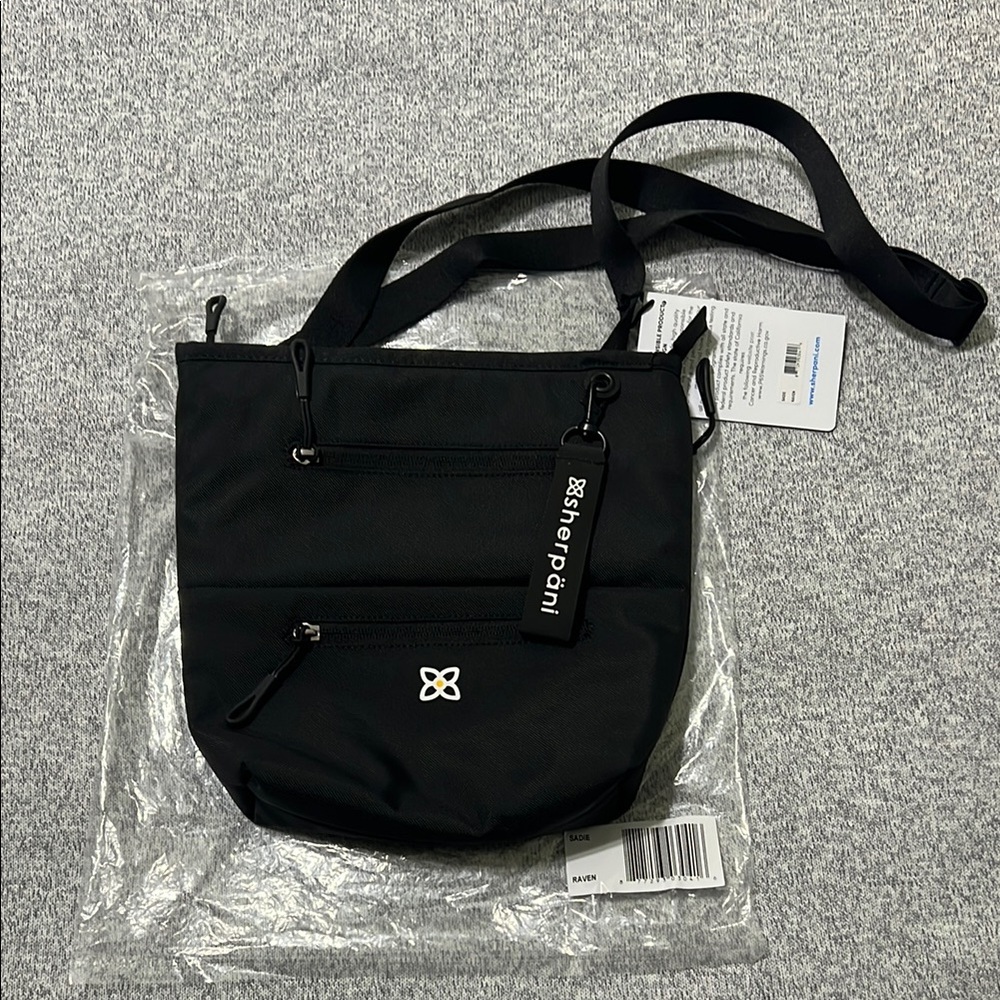 Sherpani Sadie Bag in Raven